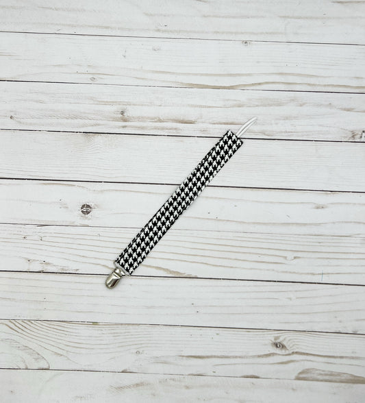 Houndstooth Pacifier Clip